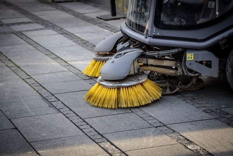 Sweeping Brush - Image 2